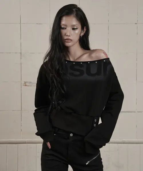 [AS YOU ARE] ONE-SHOULDER BUTTON-RIPPED SWEATSHIRT BLACK / 원숄더 버튼 립 스웻셔츠 블랙