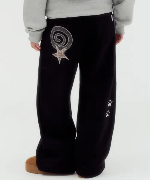 [AMBLER] Star Curly Cat Straight string pants AP1004 (Black) / Star Curly Cat 아플리케 자수 스트링 와이드 스웨트 팬츠 AP1004 (블랙)