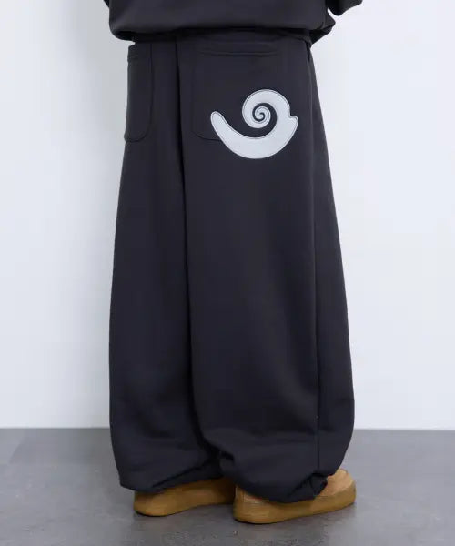 [BOUNDARY] Snail Patch Long Sweatpants [Charcoal] / 스네일 패치 롱 스웨트 팬츠 [차콜]
