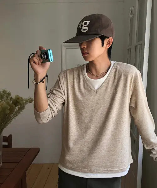 [GRUNDEN] [GRUNDEN X SEOJIN] LAYERED V NECK KNIT (BEIGE)_GCCUJTS02BE / [글런든 X 서진] 레이어드 V넥 니트 (BEIGE)_GCCUJTS02BE
