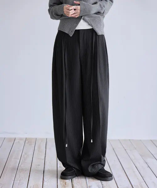 [LONDONDADA] Curved Over Pintuck Stripe Slacks, BLACK