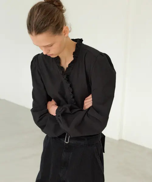 [LEVAR] Atelier Ruffle Blouse - Black