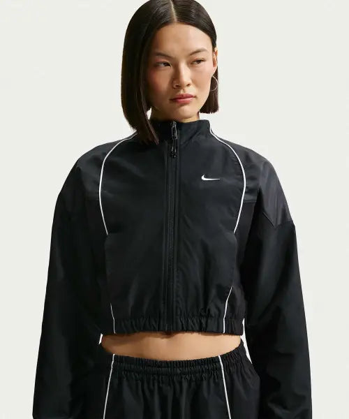 [NIKE] W NSW SHRUNKEN TRK JKT MOD - BLACK/BLACK/BLACK/(SAIL) / 스포츠웨어 슈렁큰 트랙 재킷 W - 블랙:세일 / IF0217-010