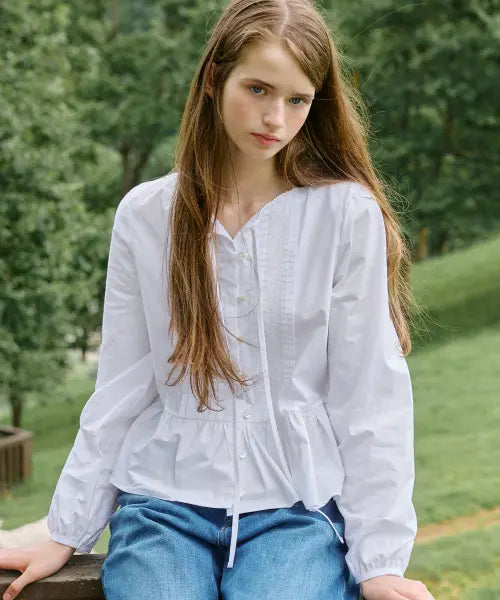 [LETTER FROM MOON] Flower Embroidery Pintuck Blouse (White) / 플라워 자수 핀턱 블라우스 ( 화이트 )