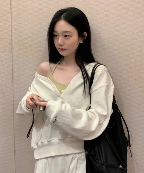 [LETTER FROM MOON] Letters V-Neck Waffle Sweatshirt (Ivory) / 레터즈 브이넥 와플 스웻셔츠 ( 아이보리 )