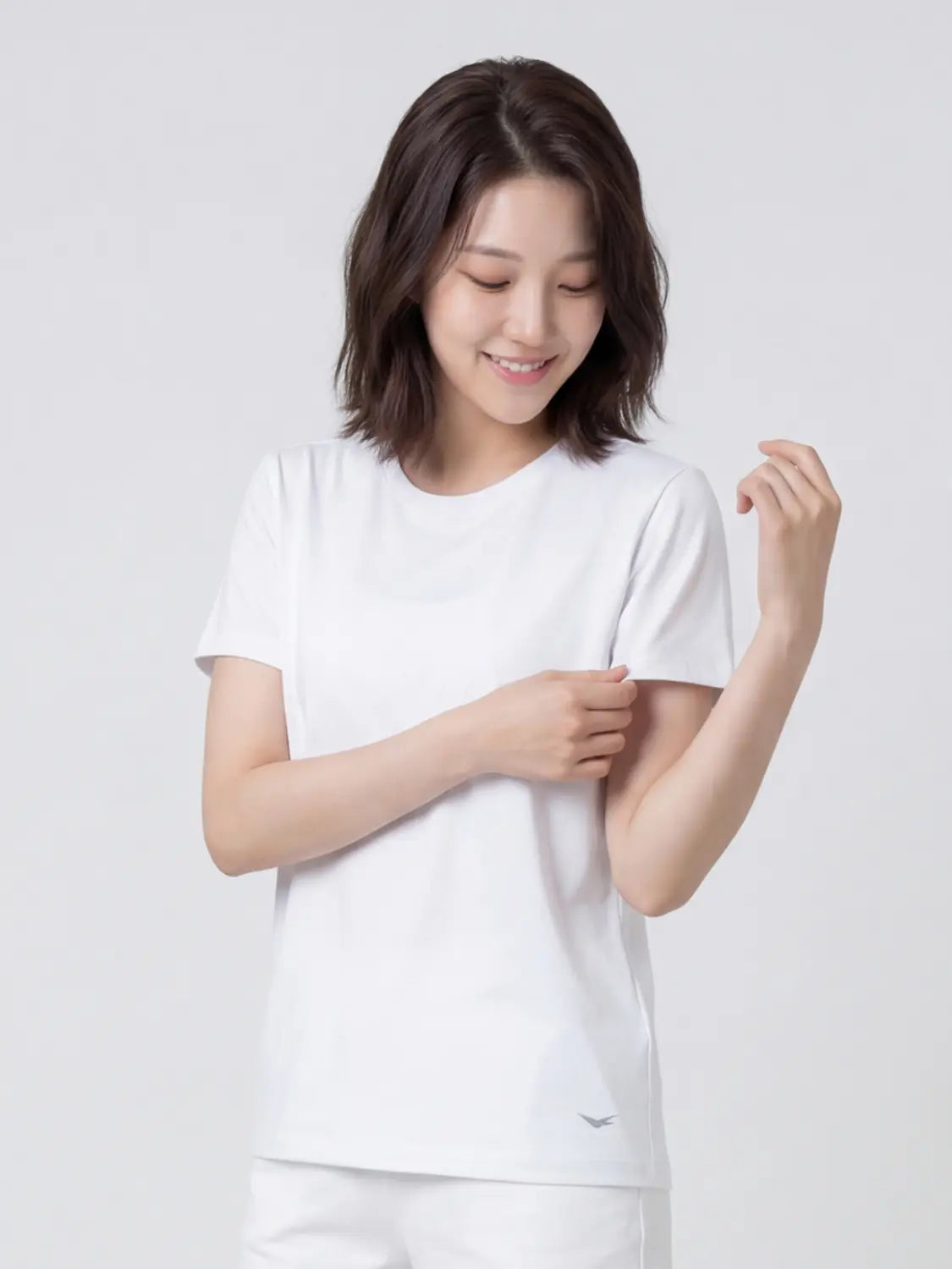 [DAISO] Women's Sorona Regular Fit Short Sleeve T-Shirt - White / 여성 소로나 레귤러핏 반팔티 S 화이트