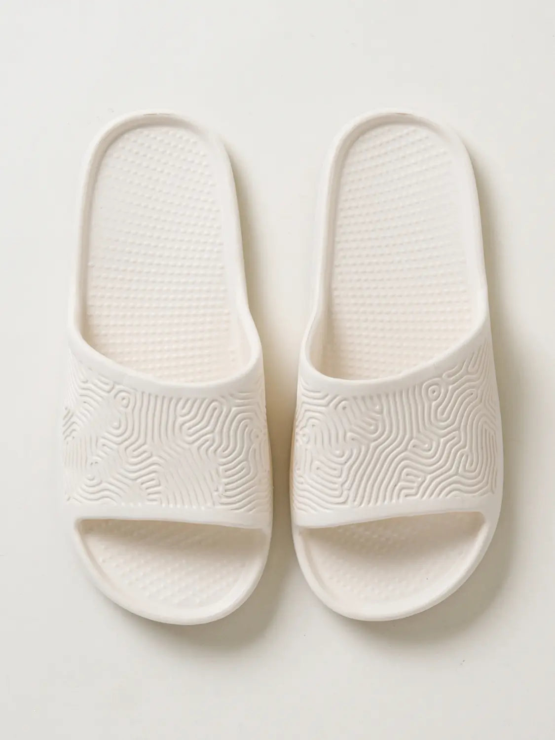 [DAISO] Embossed Slippers (240mm) / 엠보싱 슬리퍼 240 mm