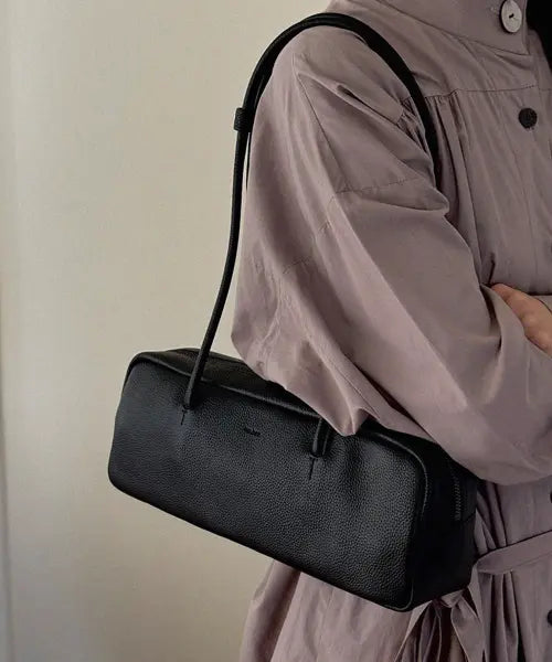 [MOBETT] Fergi West Shoulder Bag - Black / Fergi west 숄더 바게트백 - 블랙