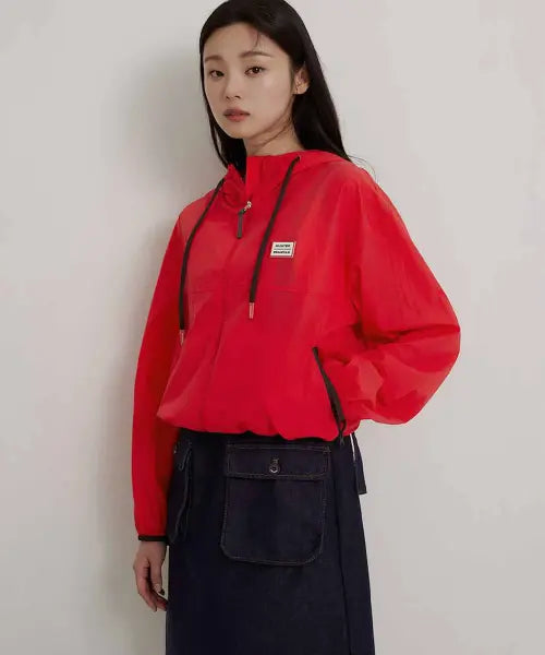 [BEANPOLE LADIES] HUNTER Packable Hood Windbreaker Red (BF6639K026) / [HUNTER] 패커블 후드 윈드 브레이커  레드 (BF6639K026)