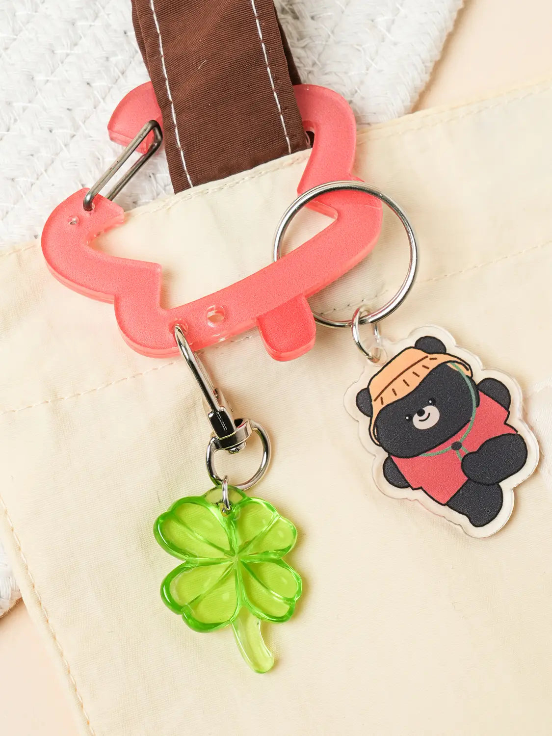 [DAISO] Autumn Maple Acrylic Carabiner Keyring / 가을이왔어요 아크릴 카라비너 키링 단풍