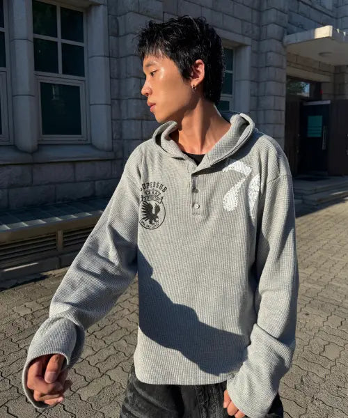 [SUPERSUB] [Crop] Eagle Emblem Waffle Henley-Neck Hooded Long Sleeve T Shirt - Melange Gray / [크롭]이글 엠블럼 와플 헨리넥 후드 긴팔 티셔츠-멜란지그레이