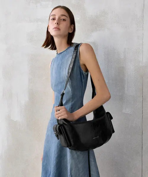 [CHARLES \u0026 KEITH] Large Bessie Side-Pocket Hobo Bag CK2-80782833 / 라지 베시 사이드 포켓 호보백 CK2-80782833
