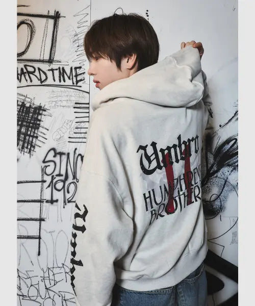 [UMBRO] DISTRICT11 Big Lettering Hood Zip-Up Ivory UR321CFT99 / [NCT WISH 사쿠야 PICK] DISTRICT11 빅레터링 후드 집업 아이보리 UR321CFT99