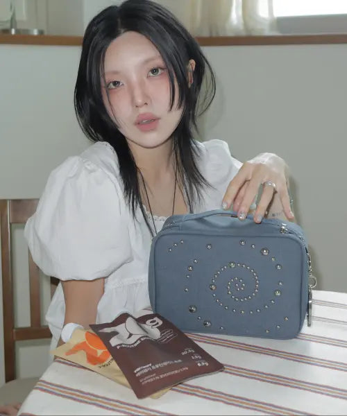 [FINDKAPOOR] SPIRAL STUD TRAVEL BEAUTY POUCH - 2color / [파인드카푸어x배리웨이] 스파이럴 스터드 트래블 뷰티 파우치 기획 - 2color