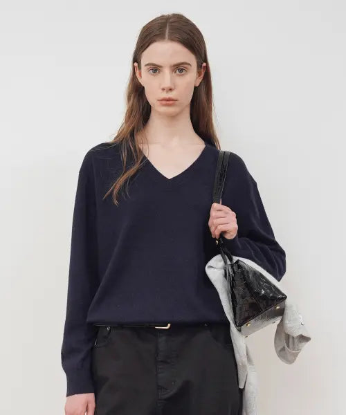 [TTUDEMENT] ESSENTIAL CASH BLEND V-NECK KNIT_NAVY
