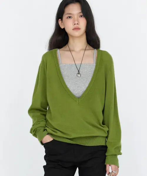 [MONGDOL] Wool Cashmere Deep V-Neck Knit Top Olive Green MDKT138OGREEN / 울 캐시미어 딥 브이넥 니트 탑 올리브그린 MDKT138OGREEN