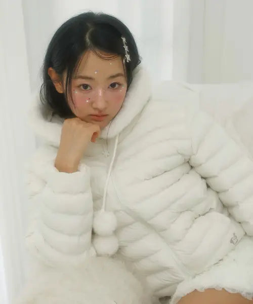 [LMR] Soft Airfeel Fur Trimmed Pompom Hood Lightweight Padded Jacket Ivory / [소프트 에어필] 퍼 트리밍 폼폼 후드 경량 패딩 IVORY