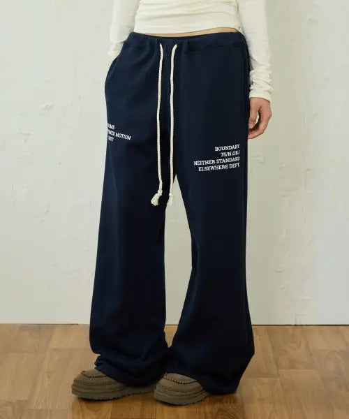 [BOUNDARY] Lettering Low Straight Fit Long Sweatpants [Navy] / 레터링 로우 스트레이트 핏 롱 스웨트 팬츠 [네이비]