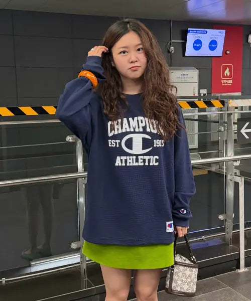 [CHAMPION] Logo Waffle Long Sleeve T-Shirt Navy / 로고 와플 롱슬리브 티셔츠 Navy