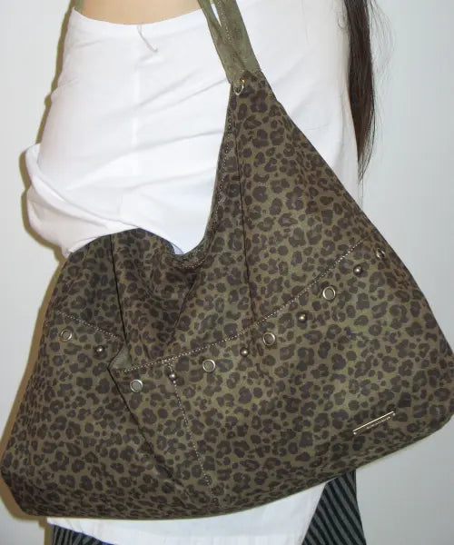 [AMES-WORLDWIDE] LEOPARD STUDDED SHOULDER BAG KHAKI